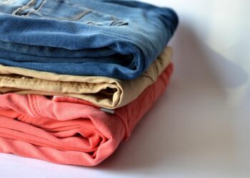 Πώς να μη χαλάς τα ρούχα σου στο πλύσιμο (και να μη “γονατίζεις” το πλυντήριο)