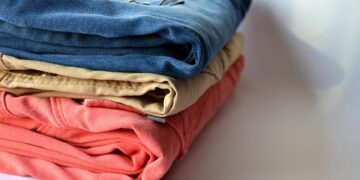 Πώς να μη χαλάς τα ρούχα σου στο πλύσιμο (και να μη “γονατίζεις” το πλυντήριο)